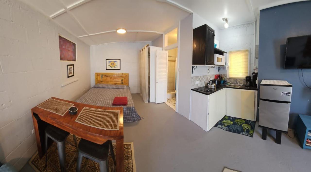 Gloria'S Mini Hideaway Apartman Christ Church Kültér fotó