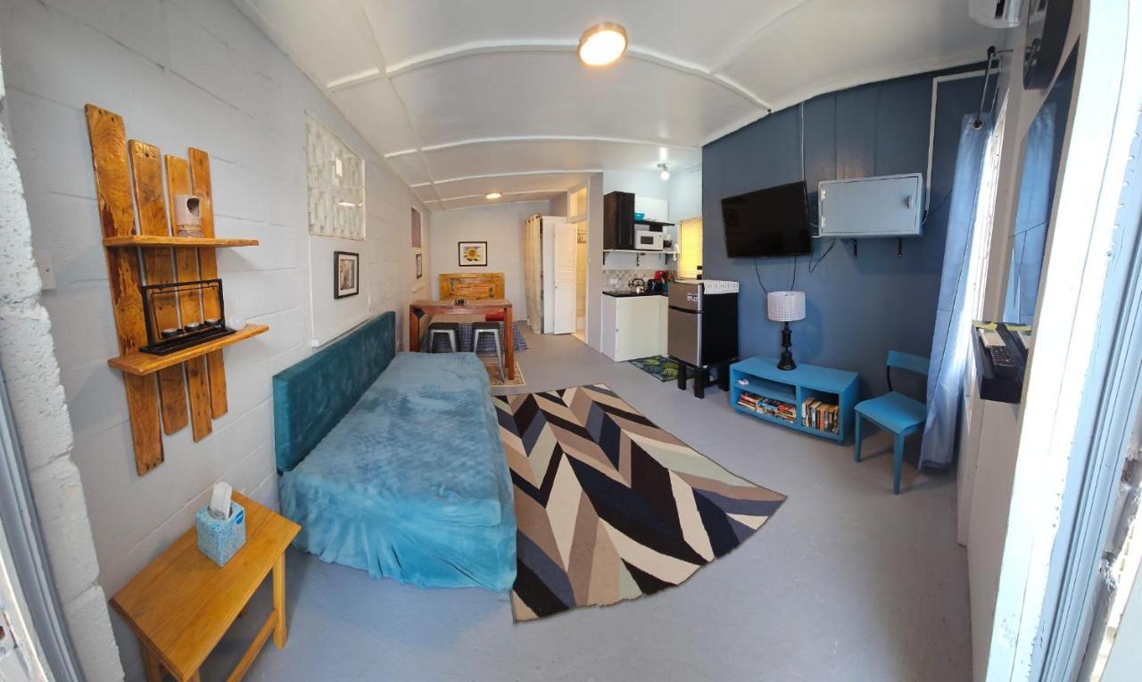 Gloria'S Mini Hideaway Apartman Christ Church Kültér fotó