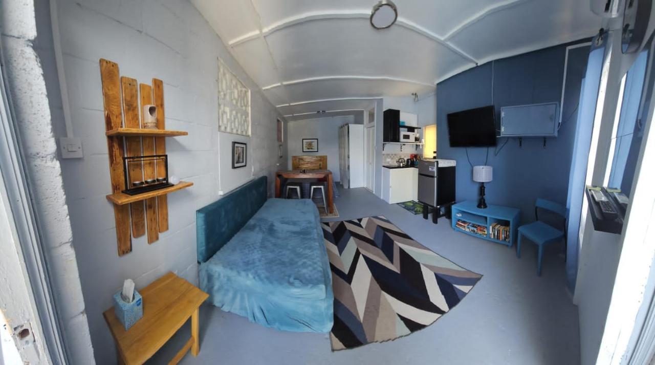 Gloria'S Mini Hideaway Apartman Christ Church Kültér fotó